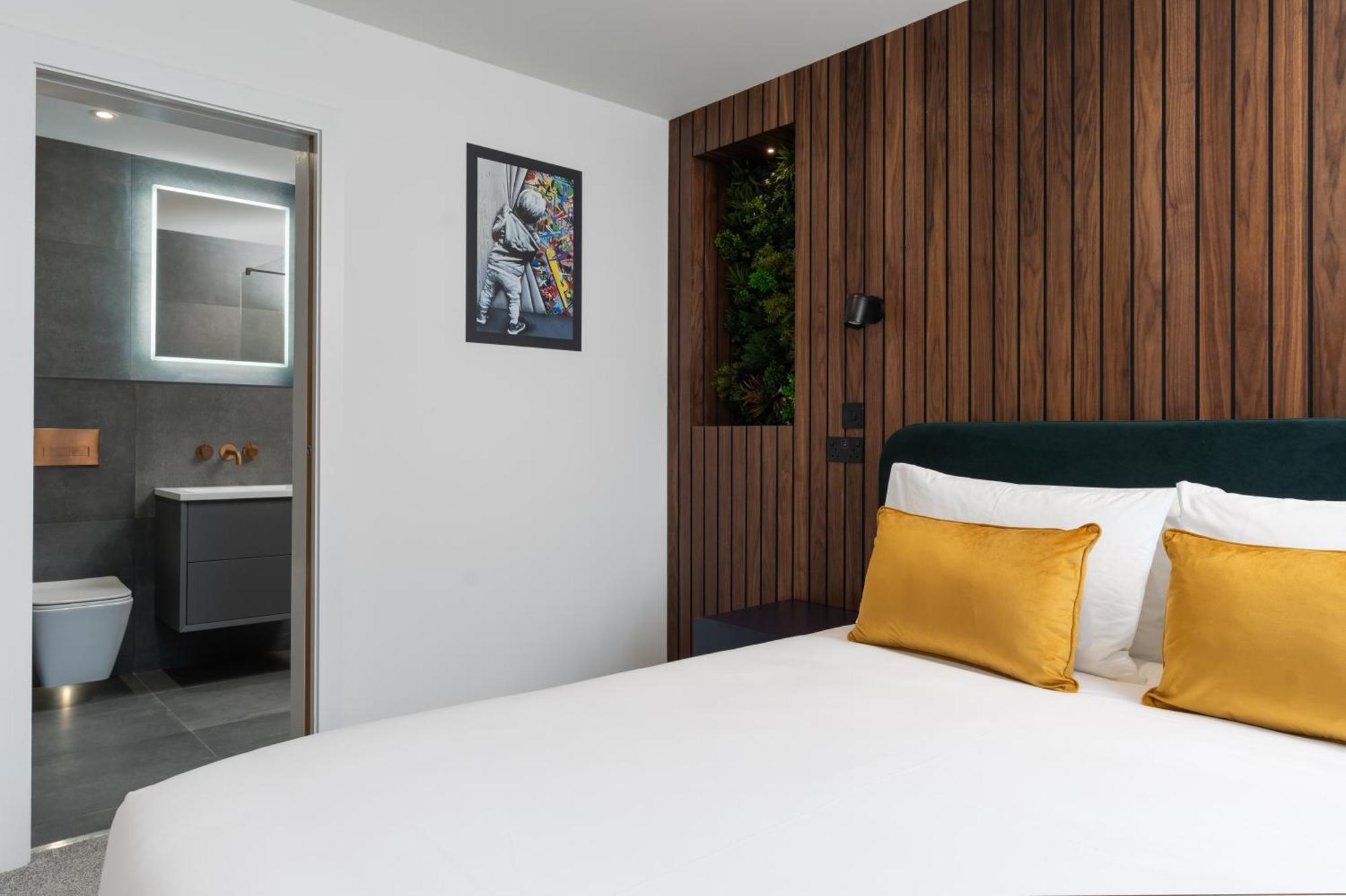 Room 2 Hotel Style Double Bedroom In 마라지온 외부 사진